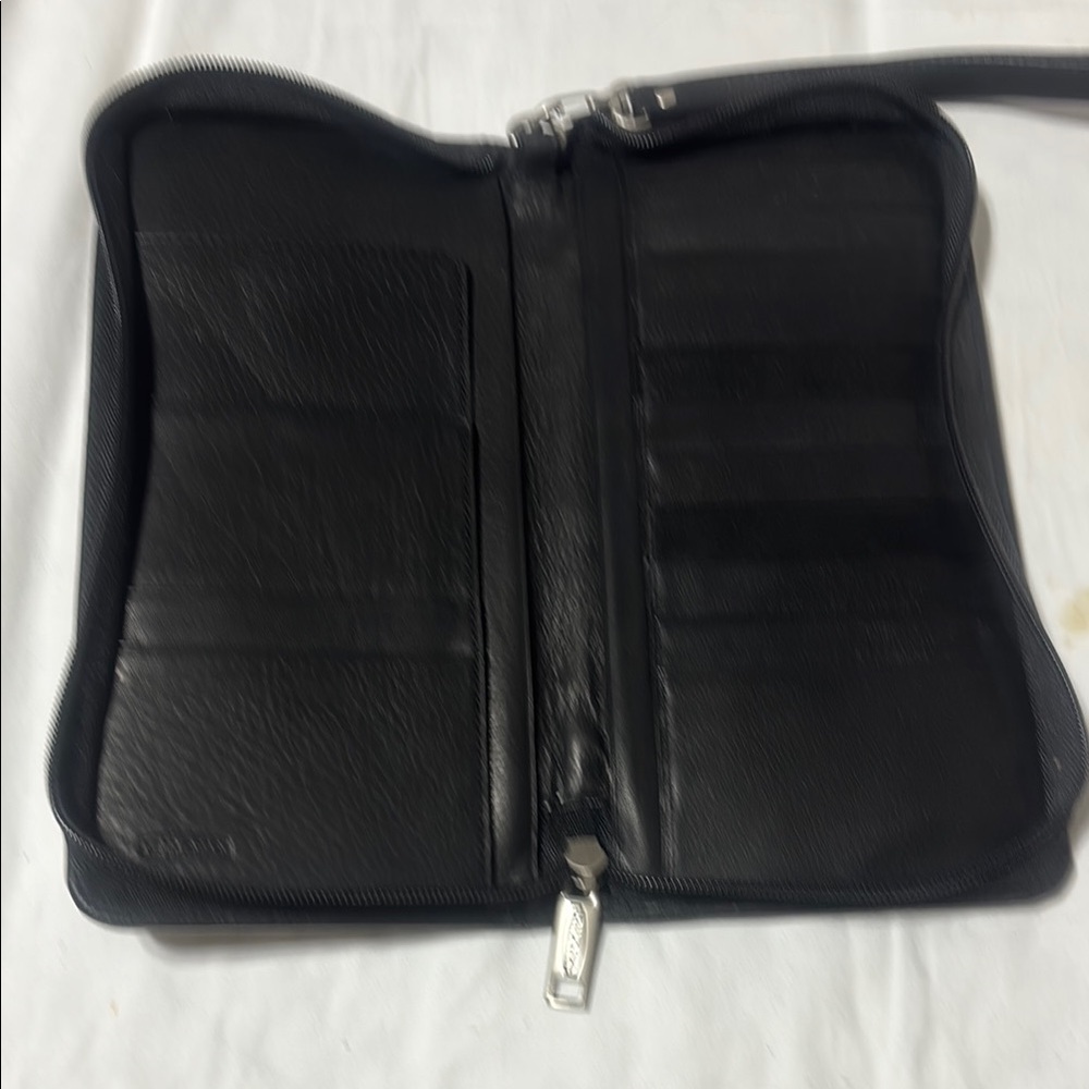 Dilana Men's Black Leather Zippered wallet with multi credit card slots.